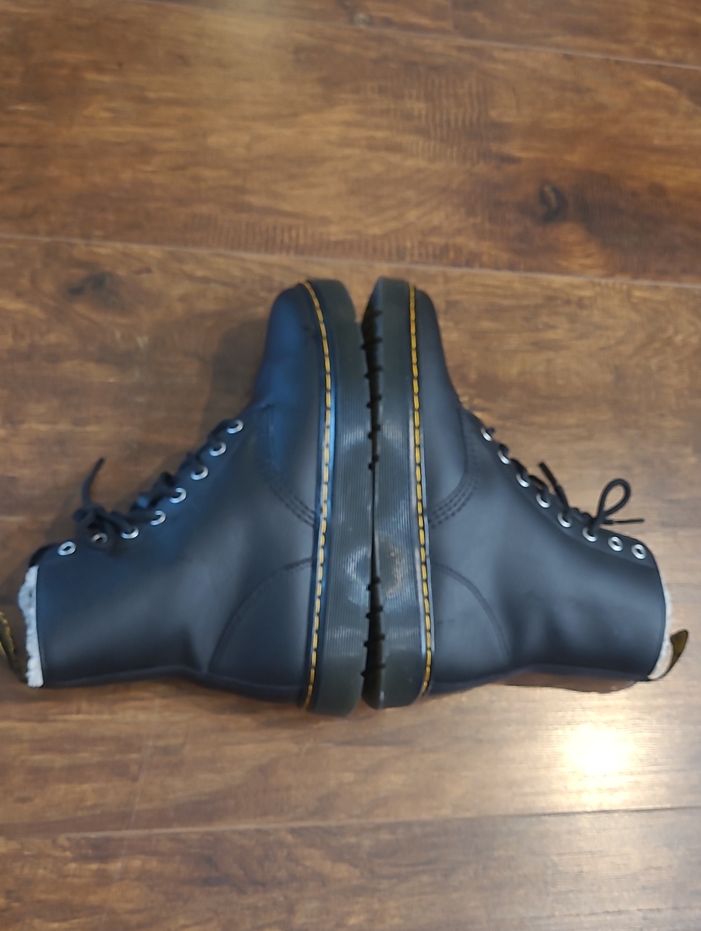 Dr. Martens Black Lace-Up Faux Fur Ankle Boots Ladies 8 Mens 7 - Picture 7 of 9